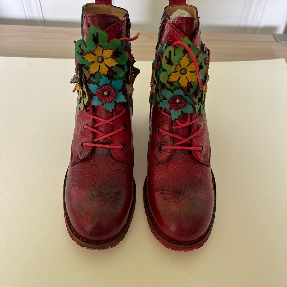 L’artiste Red Leather Ankle Boots sz 8